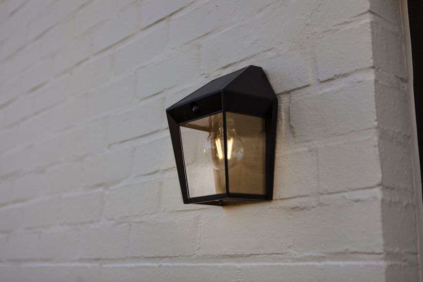 Світильник вуличний настінний із сонячною панеллю Lutec Avony Solar Wall 1 Light Pir E27 Black 2700K W/Bulb Solar 6916002330 фото