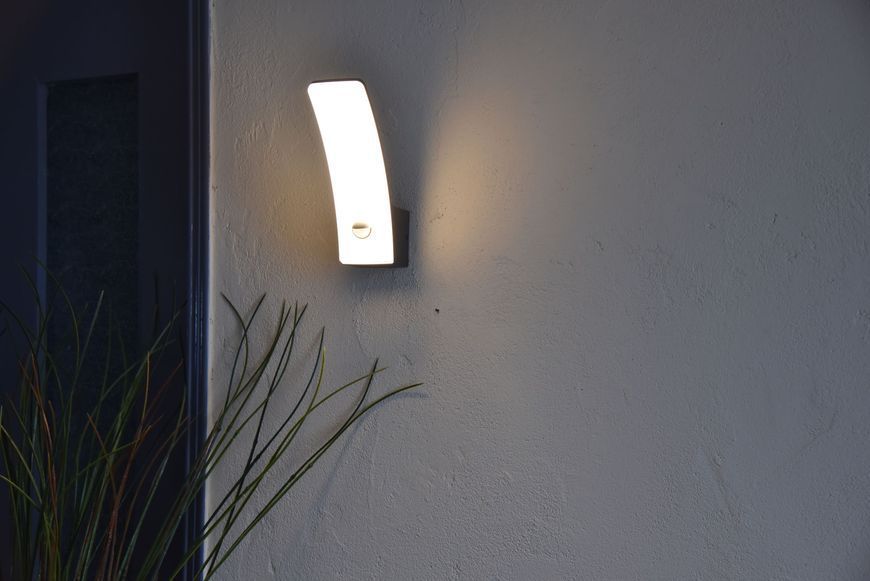 Светильник уличный настенный с датчиком движения Lutec Kilo Led Wall 1 Light Pir Dark Grey Architectural 5203902335 фото